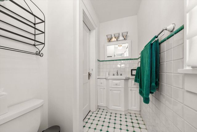 2050 COFFEE POT BOULEVARD NE, St Petersburg, FL 33704