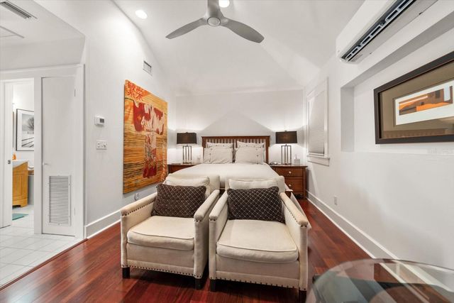 2050 COFFEE POT BOULEVARD NE, St Petersburg, FL 33704