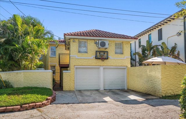 2050 COFFEE POT BOULEVARD NE, St Petersburg, FL 33704