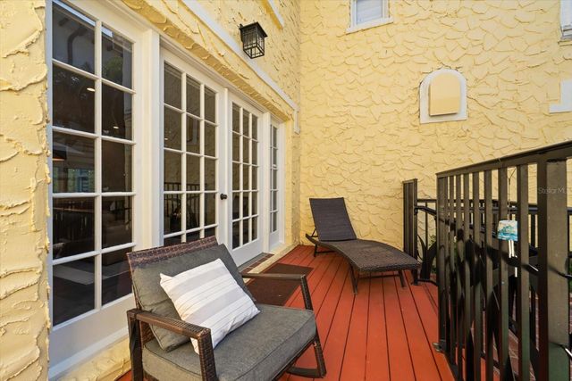 2050 COFFEE POT BOULEVARD NE, St Petersburg, FL 33704