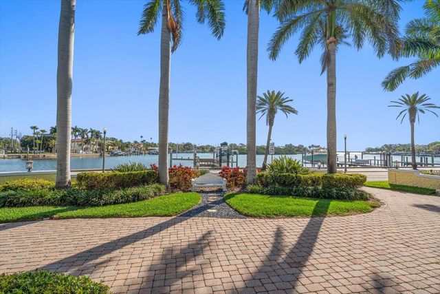 2050 COFFEE POT BOULEVARD NE, St Petersburg, FL 33704