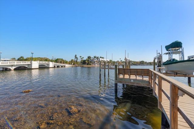 2050 COFFEE POT BOULEVARD NE, St Petersburg, FL 33704