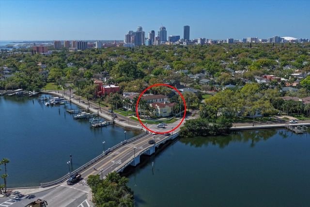 2050 COFFEE POT BOULEVARD NE, St Petersburg, FL 33704