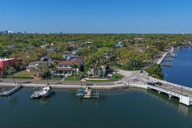 2050 COFFEE POT BOULEVARD NE, St Petersburg, FL 33704