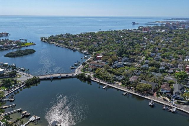 2050 COFFEE POT BOULEVARD NE, St Petersburg, FL 33704