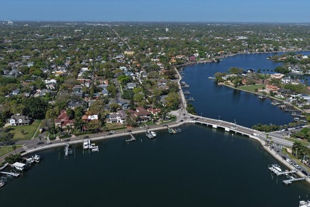 2050 COFFEE POT BOULEVARD NE, St Petersburg, FL 33704