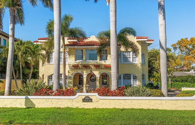 2050 COFFEE POT BOULEVARD NE, St Petersburg, FL 33704