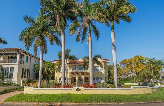 2050 COFFEE POT BOULEVARD NE, St Petersburg, FL 33704