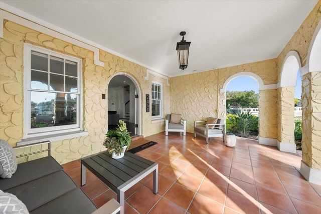 2050 COFFEE POT BOULEVARD NE, St Petersburg, FL 33704