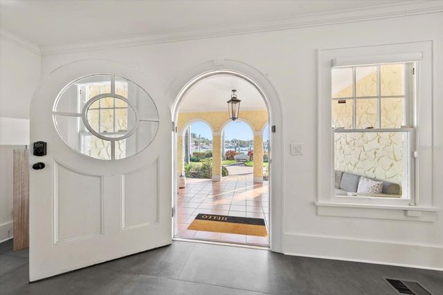 2050 COFFEE POT BOULEVARD NE, St Petersburg, FL 33704