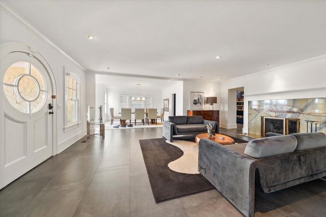 2050 COFFEE POT BOULEVARD NE, St Petersburg, FL 33704