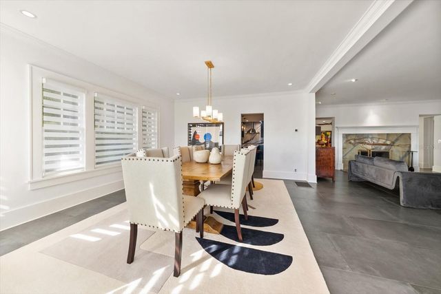 2050 COFFEE POT BOULEVARD NE, St Petersburg, FL 33704