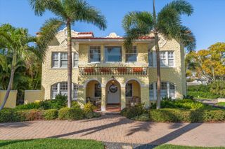 2050 COFFEE POT BOULEVARD NE, St Petersburg, FL 33704