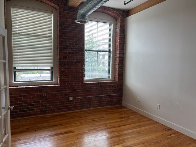589 Essex St 202, Lynn, MA 01901