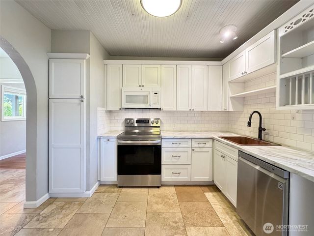 615 W 12th Street, Port Angeles, WA 98362