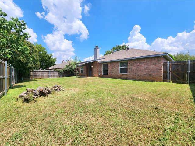 414 Dakota Drive, Joshua, TX 76058