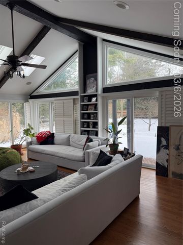 5761 Snowshoe Circle, Bloomfield Hills, MI 48301