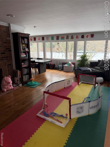 5761 Snowshoe Circle, Bloomfield Hills, MI 48301