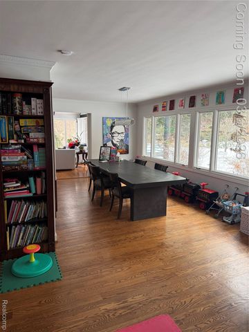 5761 Snowshoe Circle, Bloomfield Hills, MI 48301