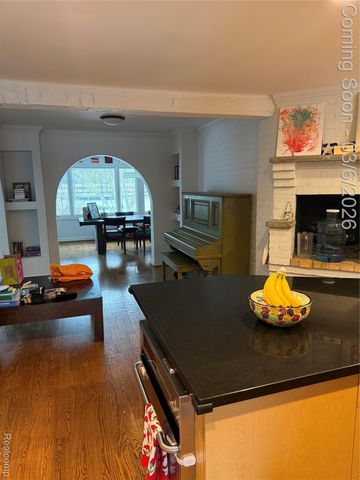 5761 Snowshoe Circle, Bloomfield Hills, MI 48301