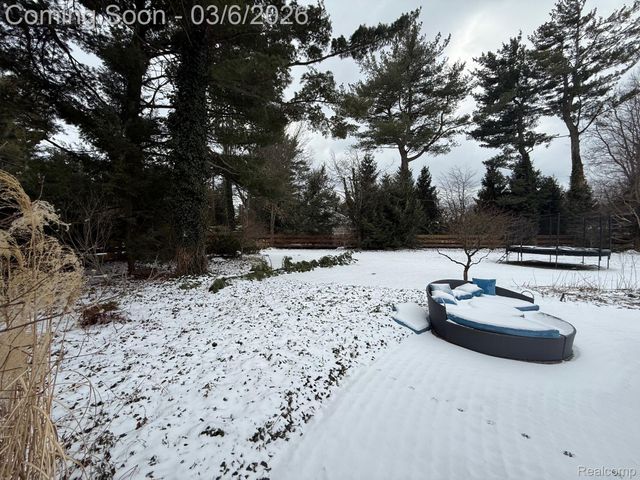 5761 Snowshoe Circle, Bloomfield Hills, MI 48301