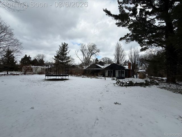 5761 Snowshoe Circle, Bloomfield Hills, MI 48301