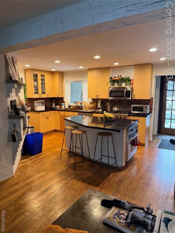 5761 Snowshoe Circle, Bloomfield Hills, MI 48301