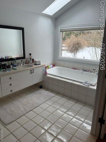 5761 Snowshoe Circle, Bloomfield Hills, MI 48301