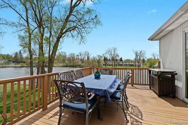 1425 Shankin Drive, Wolverine Lake, MI 48390