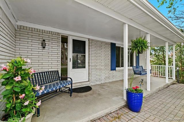 1425 Shankin Drive, Wolverine Lake, MI 48390