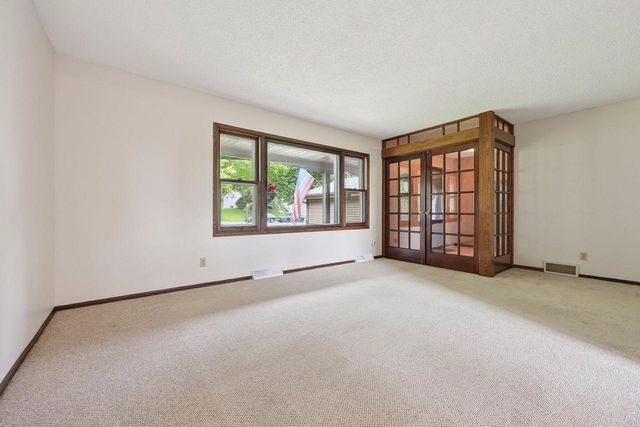 2839 Coventry LANE, Waukesha, WI 53188