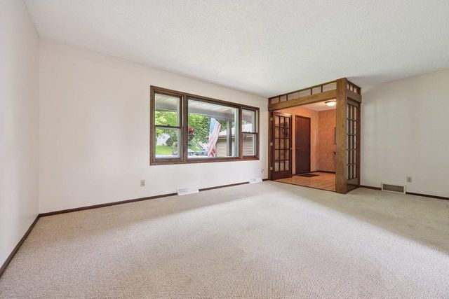 2839 Coventry LANE, Waukesha, WI 53188