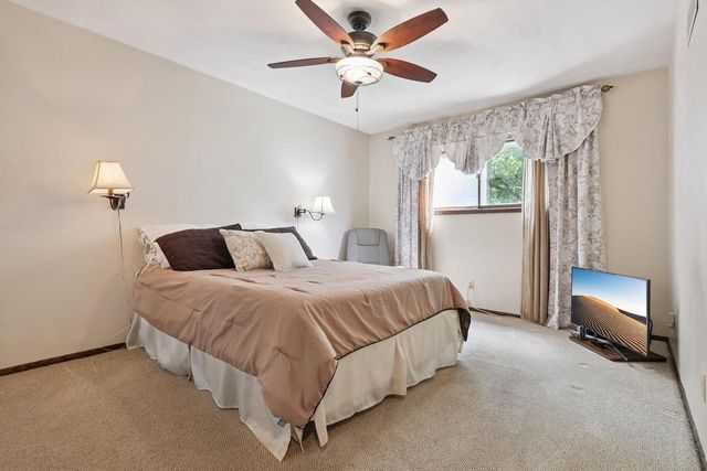 2839 Coventry LANE, Waukesha, WI 53188