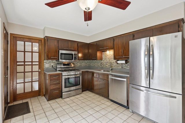 2839 Coventry LANE, Waukesha, WI 53188