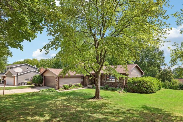 2839 Coventry LANE, Waukesha, WI 53188