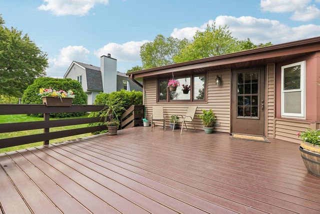 2839 Coventry LANE, Waukesha, WI 53188