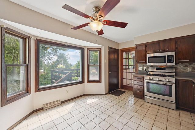 2839 Coventry LANE, Waukesha, WI 53188