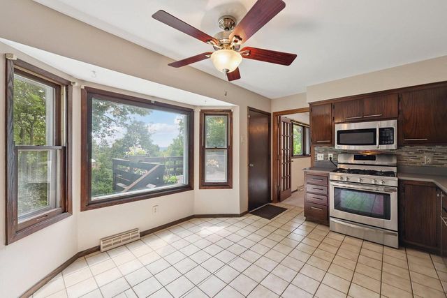 2839 Coventry LANE, Waukesha, WI 53188