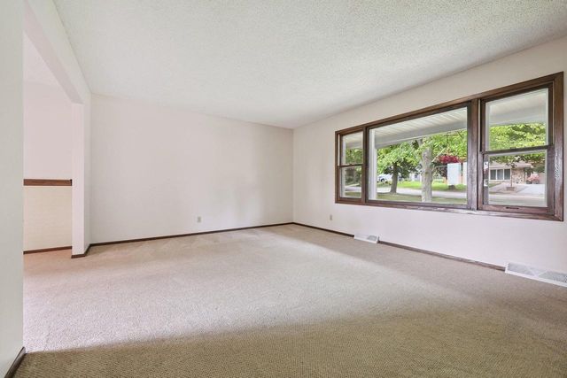 2839 Coventry LANE, Waukesha, WI 53188