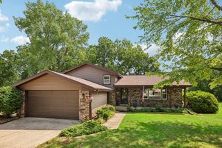 2839 Coventry LANE, Waukesha, WI 53188