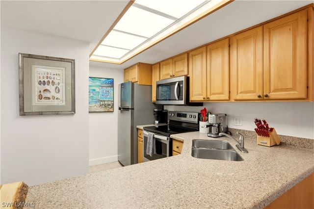 600 Neapolitan WAY 254, Naples, FL 34103