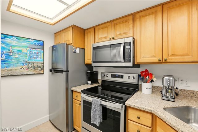 600 Neapolitan WAY 254, Naples, FL 34103