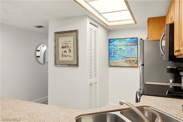 600 Neapolitan WAY 254, Naples, FL 34103