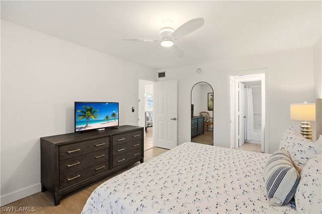 600 Neapolitan WAY 254, Naples, FL 34103