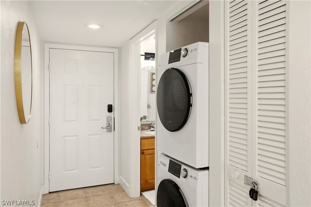 600 Neapolitan WAY 254, Naples, FL 34103