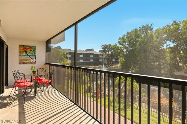 600 Neapolitan WAY 254, Naples, FL 34103