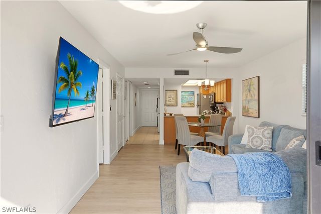 600 Neapolitan WAY 254, Naples, FL 34103