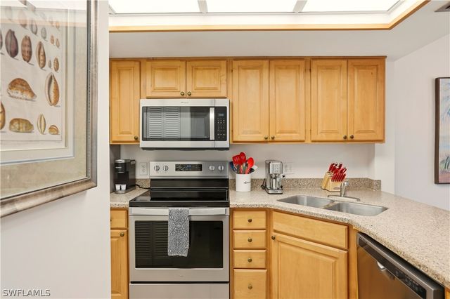 600 Neapolitan WAY 254, Naples, FL 34103