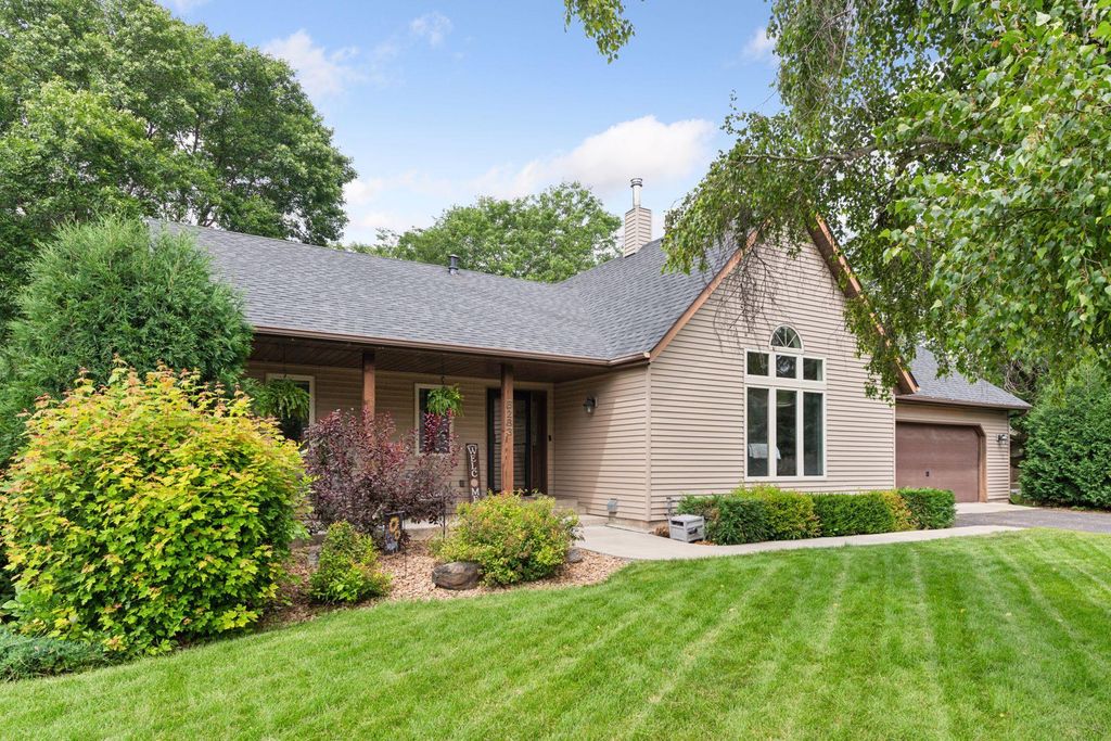 8283 Lawndale Lane N, Maple Grove, MN 55311