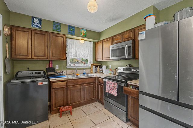 8351 Whitehead Drive, Southaven, MS 38671